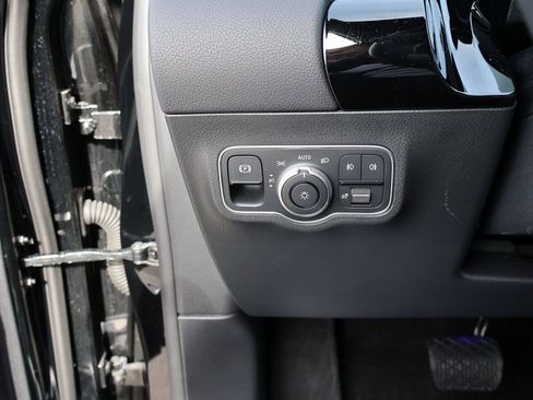 Certified 2025 Mercedes-Benz GLA 250 4MATIC image 36