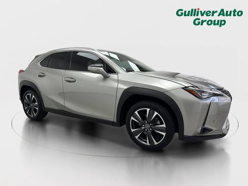 Used 2021 Lexus UX 200 w/ Accessory Package (Z2) FWD image 12