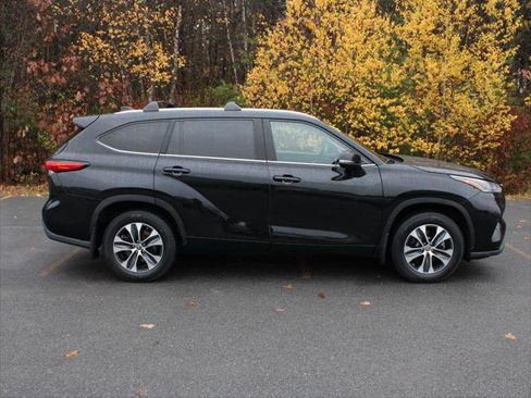 Certified 2021 Toyota Highlander XLE image 4