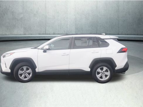 Certified 2020 Toyota RAV4 XLE w/ Convenience Package AWD/4WD image 27