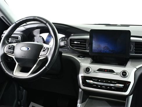 Used 2023 Ford Explorer XLT w/ Equipment Group 202A image 8