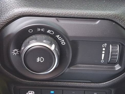 Used 2023 Jeep Wrangler Unlimited Sahara AWD/4WD image 23