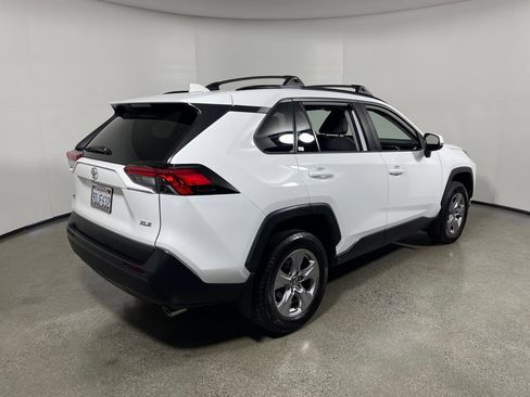 Certified 2022 Toyota RAV4 XLE FWD image 3