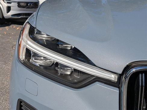 Certified 2023 Volvo XC60 B5 Ultimate w/ Protection Package Premier image 10