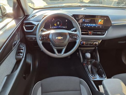 Used 2025 Chevrolet TrailBlazer LT image 4