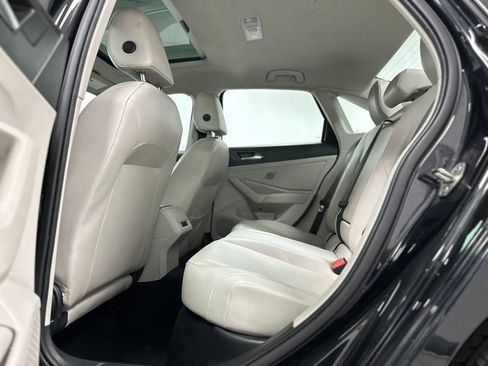 Used 2020 Volkswagen Jetta SE w/ SE Cold Weather Package FWD image 18