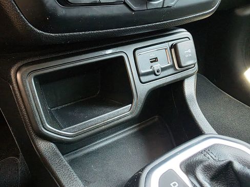 Used 2018 Jeep Renegade Sport w/ Power & Air Group image 38