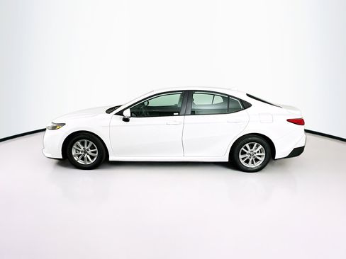 Used 2025 Toyota Camry LE image 4