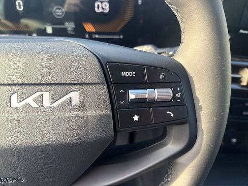 New 2026 Kia Sportage LX FWD image 17