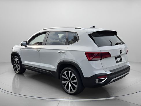 Used 2022 Volkswagen Taos SE AWD/4WD image 3