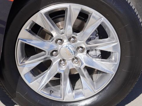 Used 2023 Chevrolet Suburban Premier image 12