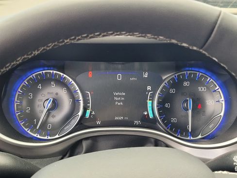 Used 2025 Chrysler Pacifica Select FWD image 22