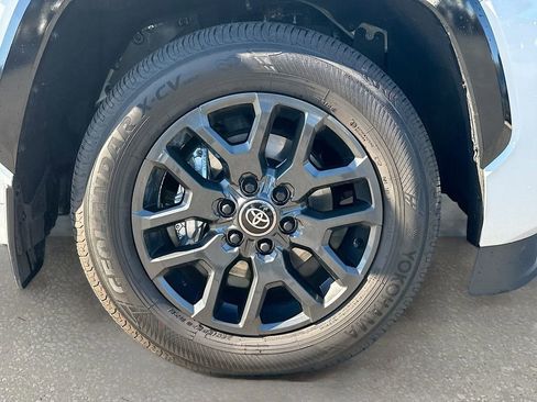 Used 2025 Toyota Sequoia Platinum image 33