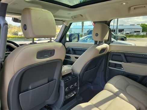 Used 2022 Land Rover Defender 110 SE image 16