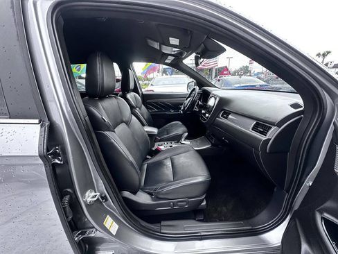 Used 2022 Mitsubishi Outlander LE AWD/4WD image 16