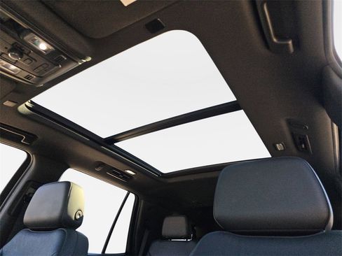 Used 2021 Chevrolet Tahoe LT w/ LT Signature Package image 35