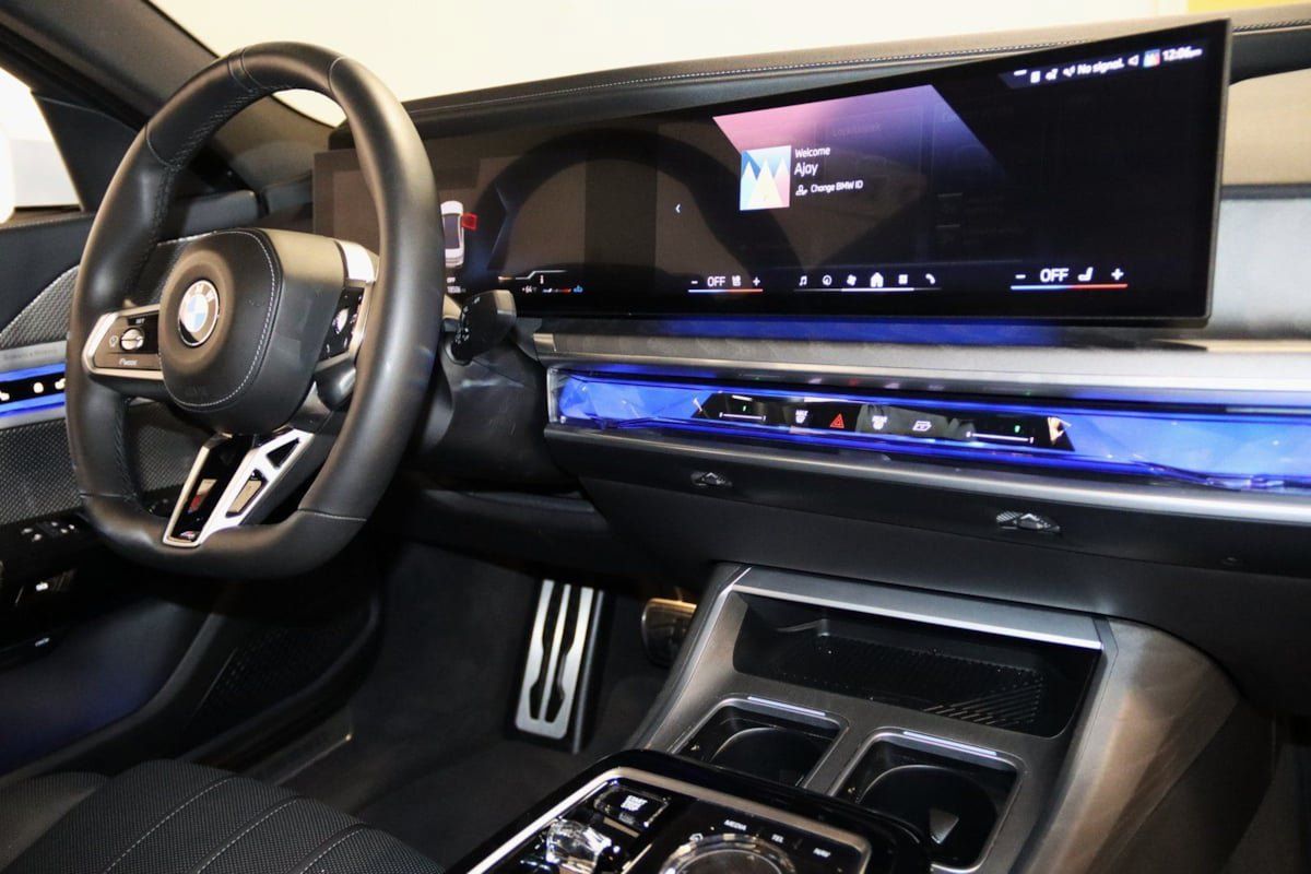 Used 2023 BMW 760i xDrive AWD/4WD image 72
