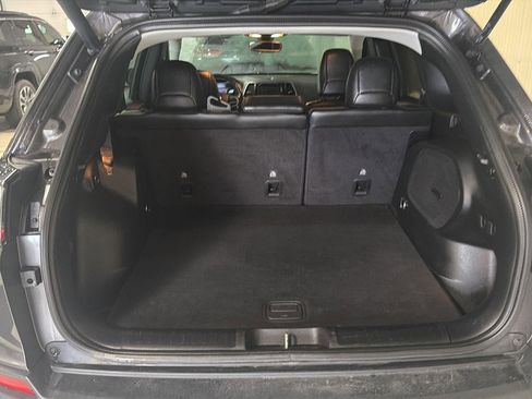 Used 2019 Jeep Cherokee Limited image 9