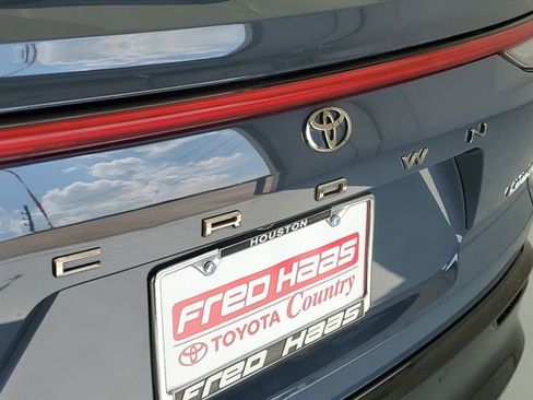 Used 2025 Toyota Crown Signia w/ Advanced Technology Package image 9