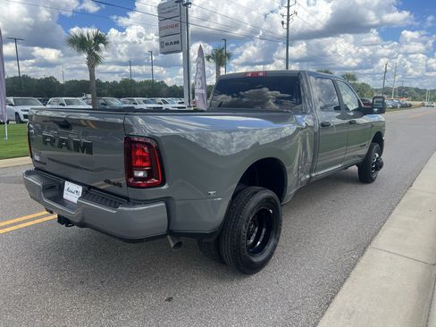 New 2026 RAM 3500 Big Horn AWD/4WD image 6