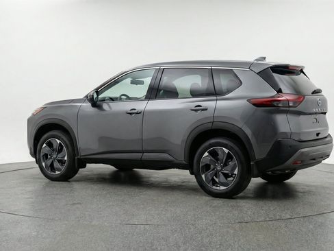 Used 2025 Nissan Rogue SV AWD/4WD image 6