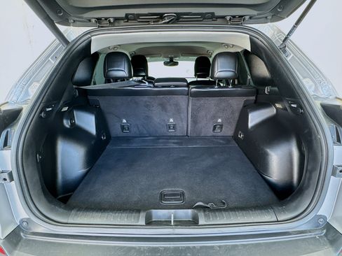 Used 2019 Jeep Cherokee Latitude Plus FWD image 17