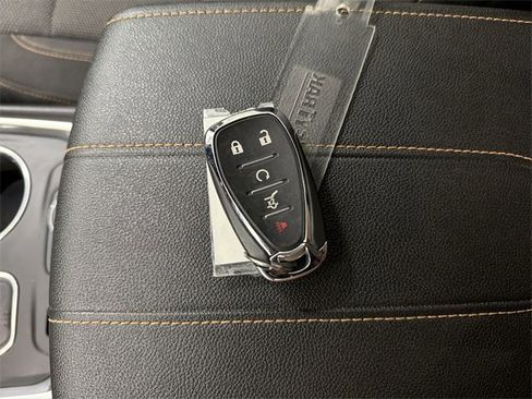 Used 2020 Chevrolet Traverse LT image 35