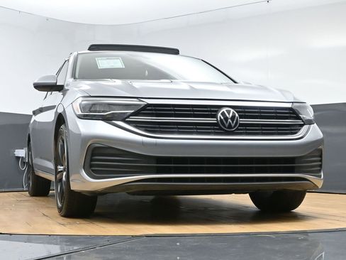 Used 2023 Volkswagen Jetta SE w/ Panoramic Sunroof Package image 49