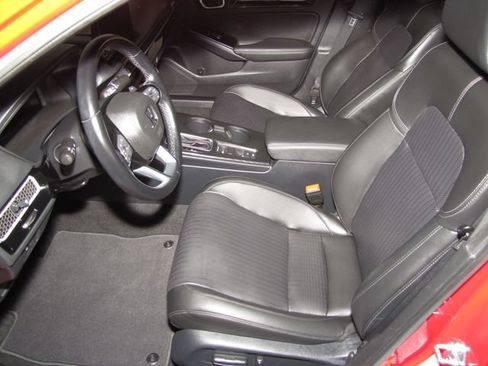 Certified 2025 Honda Civic Sport Touring image 9