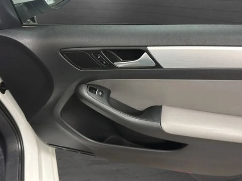 Used 2013 Volkswagen Jetta SEL FWD image 18