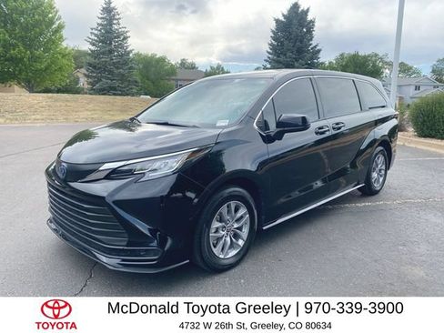 Certified 2023 Toyota Sienna LE FWD image 1