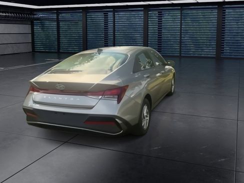 Used 2026 Hyundai Elantra SE image 7