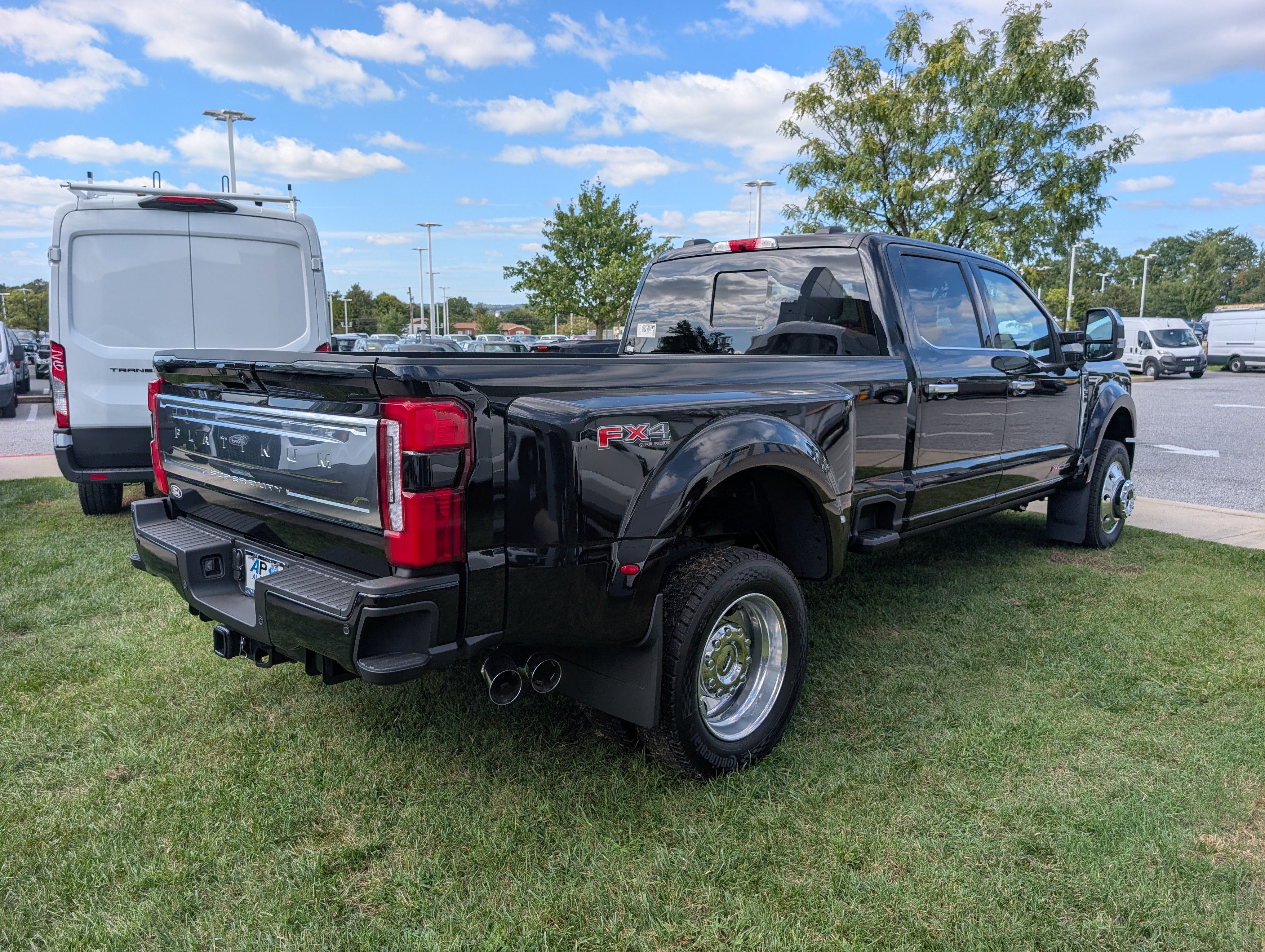 New 2027 Ford F450 Platinum w/ Platinum Plus Package AWD/4WD image 2