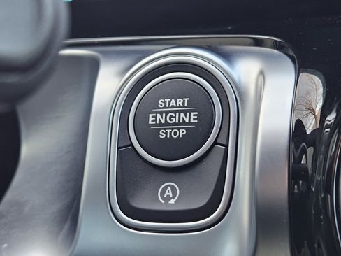 Certified 2025 Mercedes-Benz GLB 250 4MATIC image 21