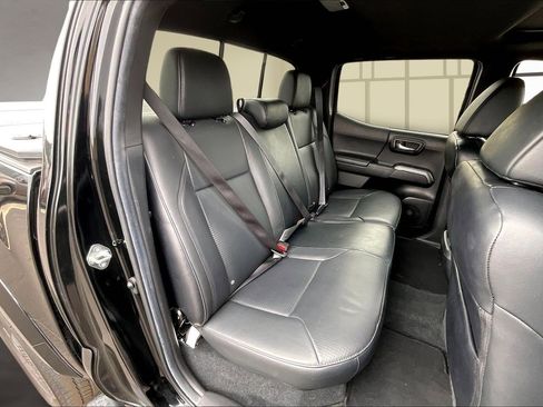 Used 2022 Toyota Tacoma Limited image 26