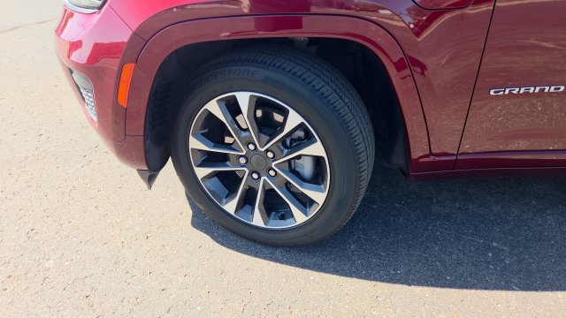 Used 2023 Jeep Grand Cherokee Overland AWD/4WD image 4