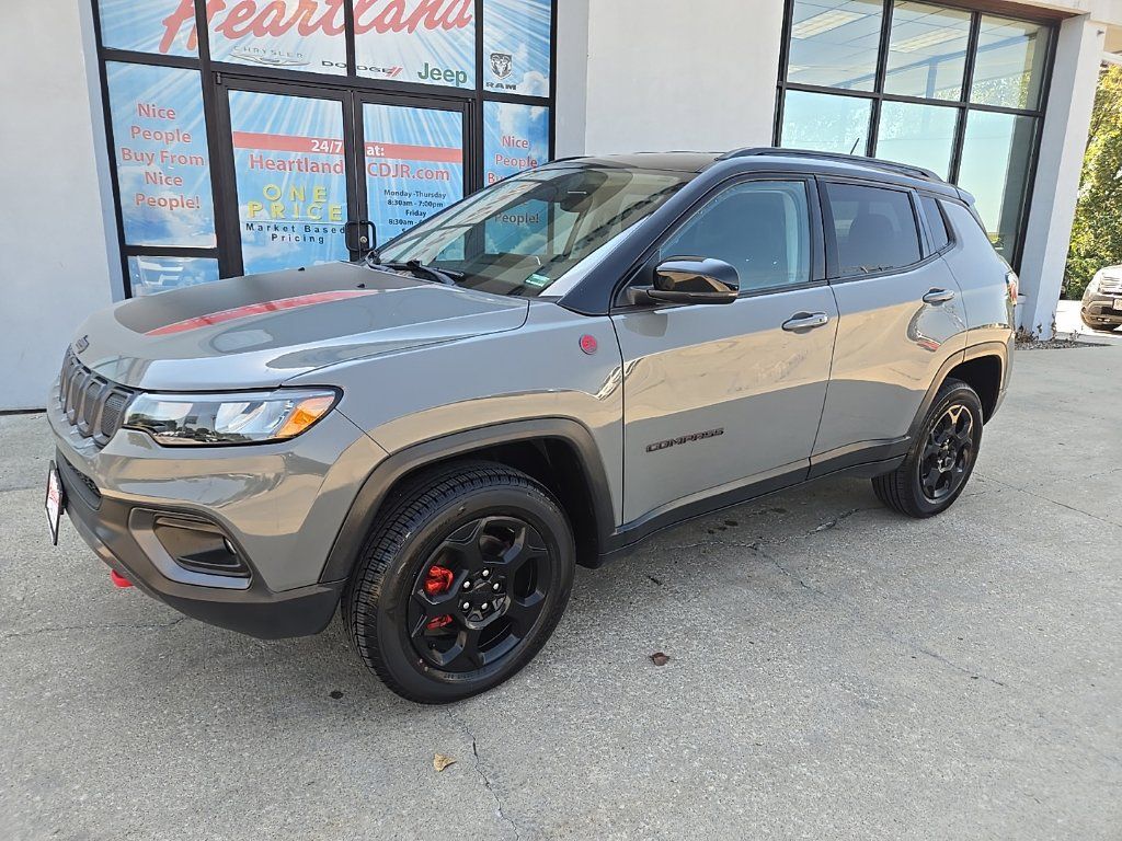Used 2022 Jeep Compass Trailhawk w/ Trailhawk Convenience Group AWD/4WD image 4