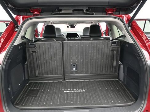 New 2026 Toyota Highlander Platinum image 14