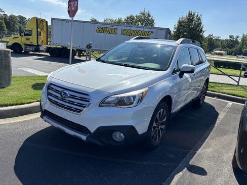 Used 2016 Subaru Outback 2.5i Limited AWD/4WD image 5