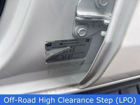 Used 2024 GMC Sierra 1500 AT4 w/ Technology Package image 42