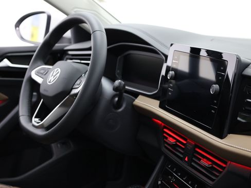 Used 2026 Volkswagen Jetta SEL FWD image 39