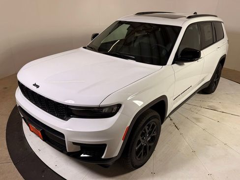 New 2025 Jeep Grand Cherokee L Altitude AWD/4WD image 3