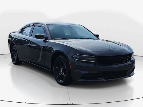 Used 2020 Dodge Charger SXT RWD image 2