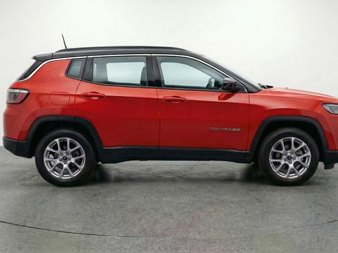 Used 2025 Jeep Compass Limited AWD/4WD image 11