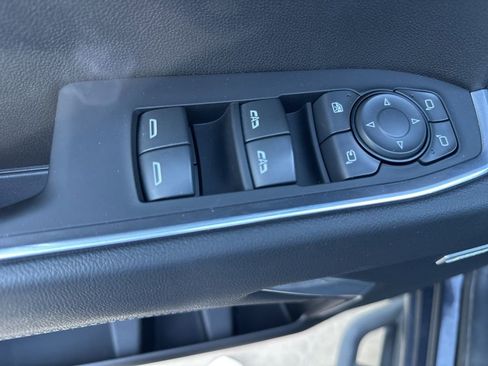 Used 2022 Chevrolet Silverado 1500 LTZ w/ Z71 Off-Road Package image 7