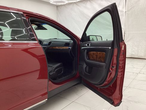 Used 2015 Lincoln MKS AWD w/ Equipment Group 201A image 17