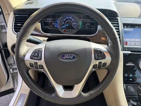 Used 2018 Ford Taurus Limited w/ Driver Assist Package FWD image 18
