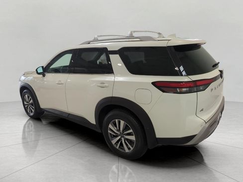 Used 2023 Nissan Pathfinder SL AWD/4WD image 9