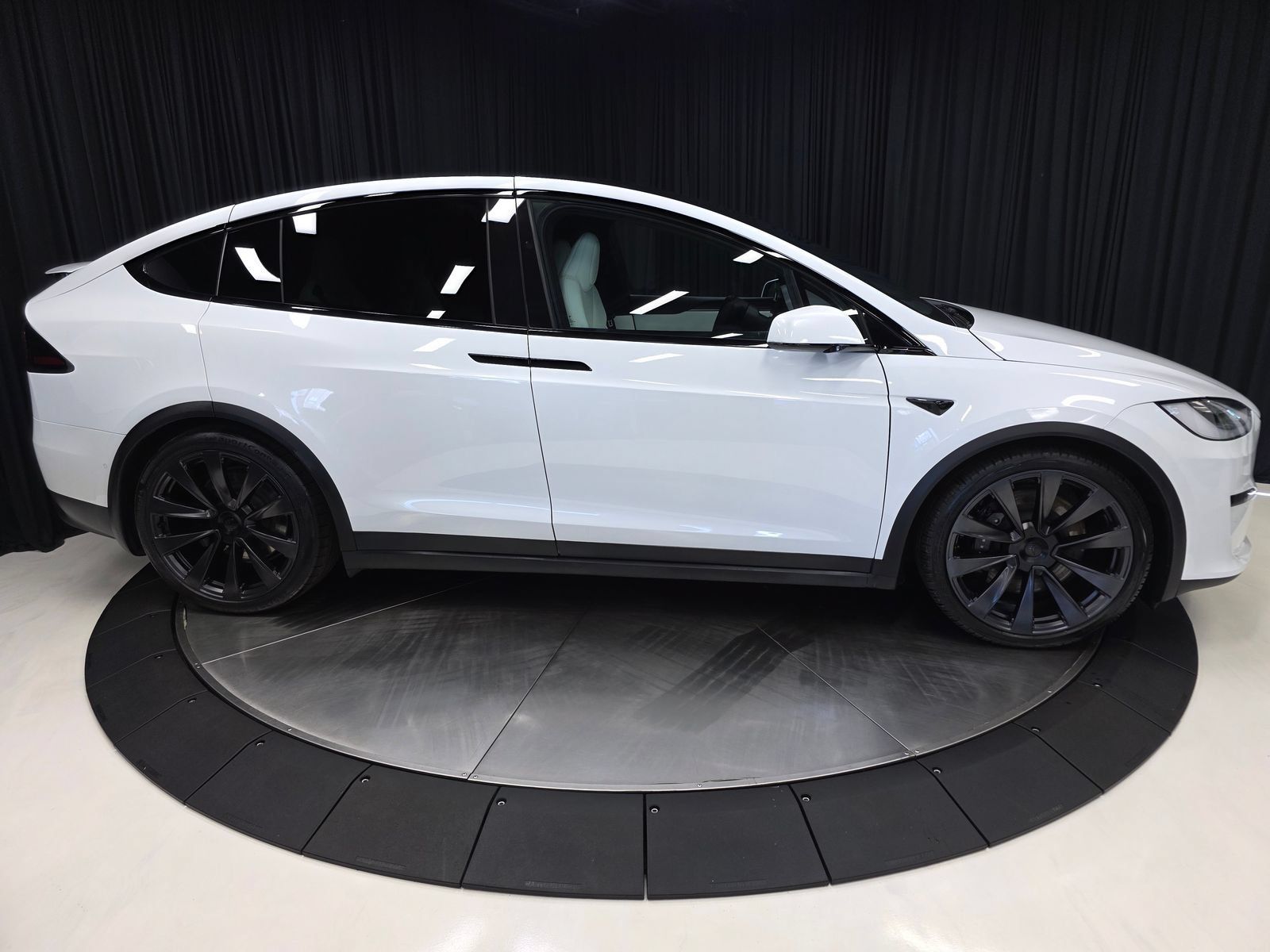 Used 2022 Tesla Model X Plaid AWD/4WD image 17