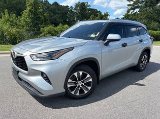 Used 2021 Toyota Highlander XLE AWD/4WD video 1
